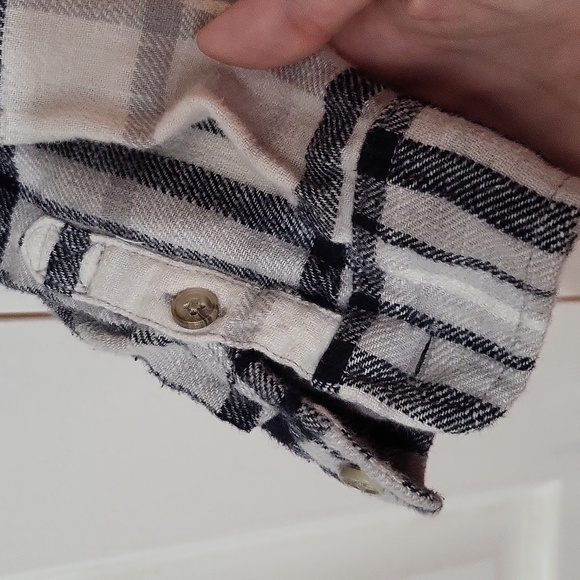 American Eagle Outfitters Women's button up- size medium - Picture 3 of 8